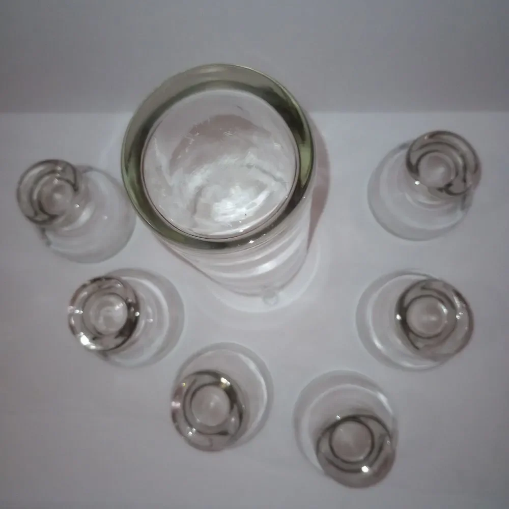 🆕🍸 Vintage Dorothy Thorpe Decanter and Mini Martini Glasses